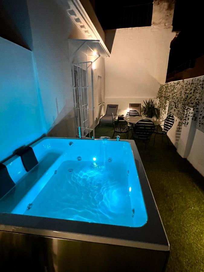 Downtown Apartment With Private Terrace & Jacuzzi Seville Exterior photo